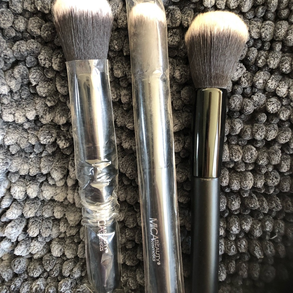 Makeup brushes - Picture 3 of 3